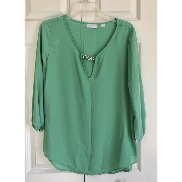 NEW YORK & COMPANY WOMEN'S BLOUSE SIZE M GREEN, V NECK, 3/4 SLEEVES 1 - Picture 1 of 8